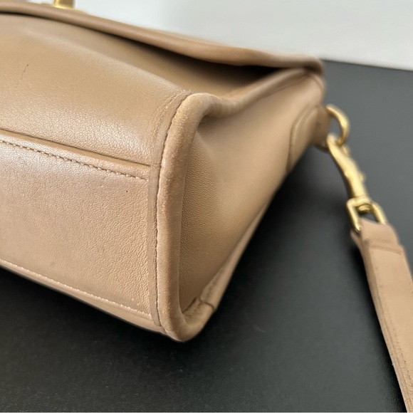 Vintage Coach Court Crossbody in Tan Leather - Picture 8 of 14